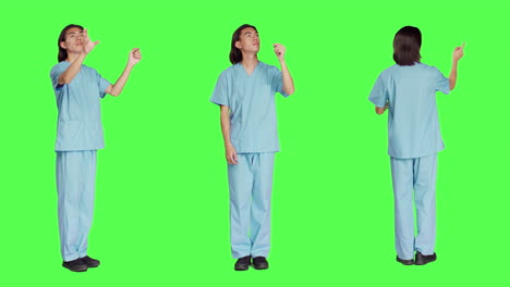 Asiatische-Krankenschwester-überprüft-Hologramm